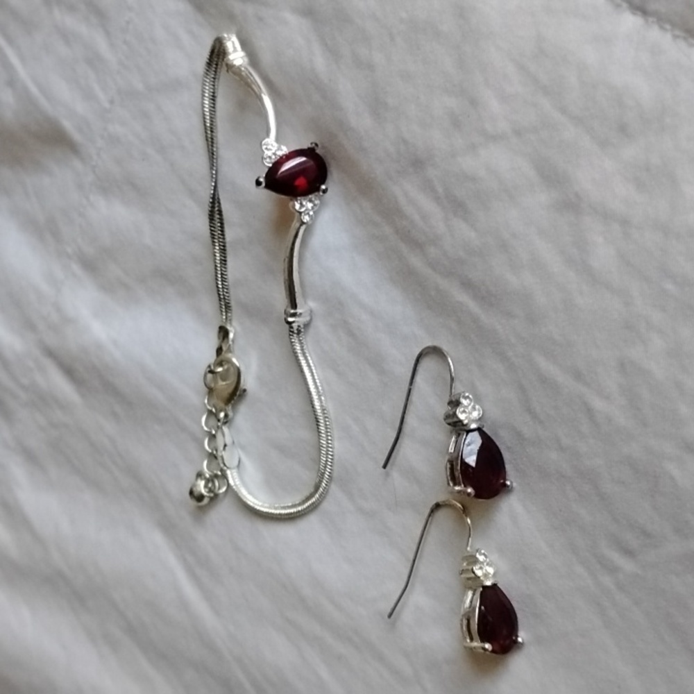 Bracelet and earrings set